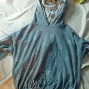 Light blue star,long sleeve, crop top with hood.Size: medium